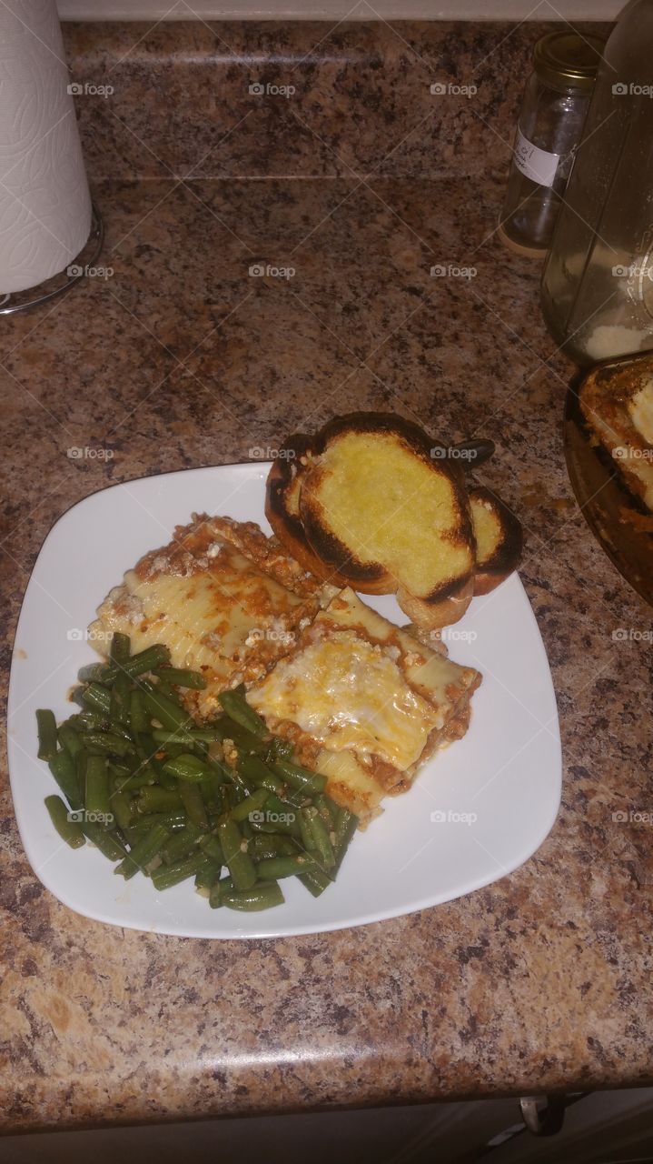 pan seared green beans, lasagna rolls and garlic toast
