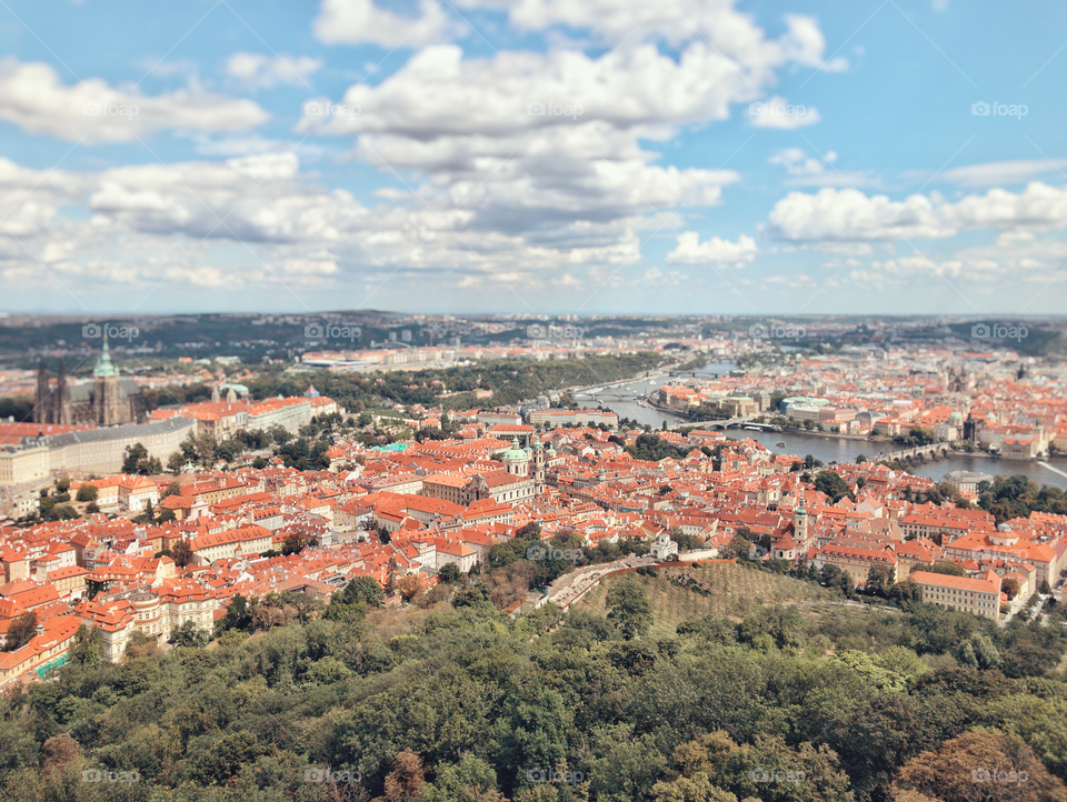 Панорама Праги. Летняя романтичная Прага - вид с высокой точки. Praha. 