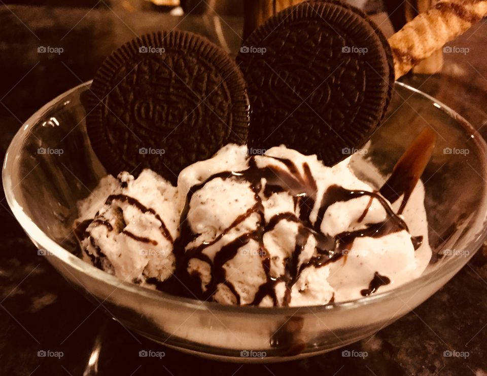 Cookies and cream ice cream topped with Oreo thins, chocolate syrup and cream-filled wafers