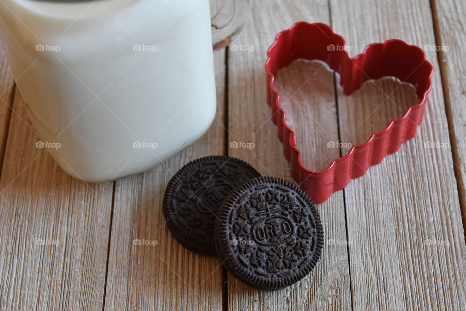 Oero cookies and milk