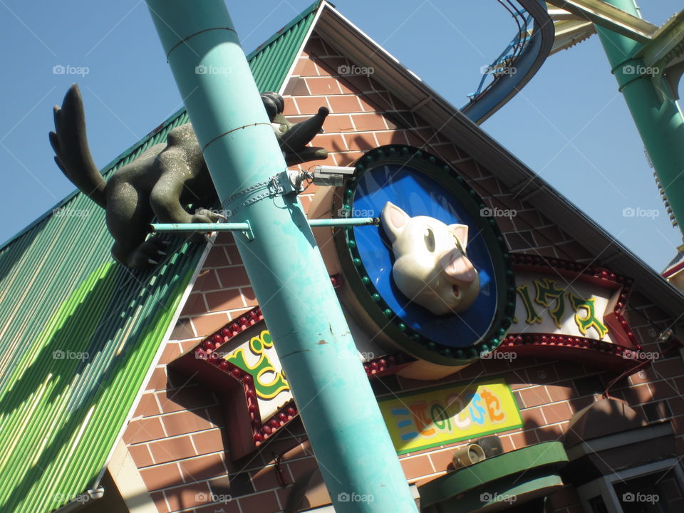 Hanayashiki Amusement Park, Asakusa, Tokyo, Japan.  Three Little Pigs and Big Bad Wolf Ride.