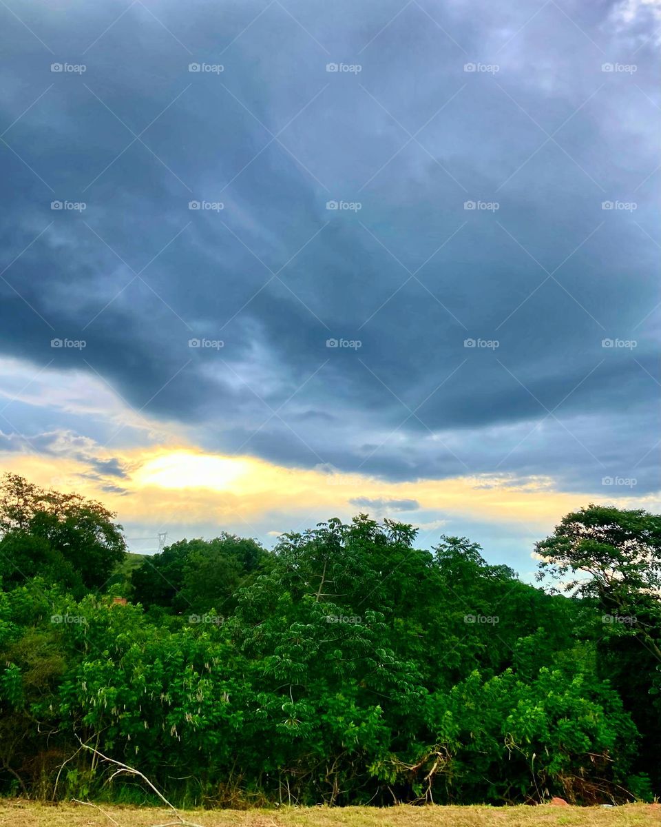 Entardecendo com sol e chuva?
Aguardando o arco-íris…
📸
#FOTOGRAFIAéNOSSOhobby
#sky #céu #natureza #horizonte #fotografia #paisagem #landscapes #inspiração #mobgrafia #XôStress #nuvens