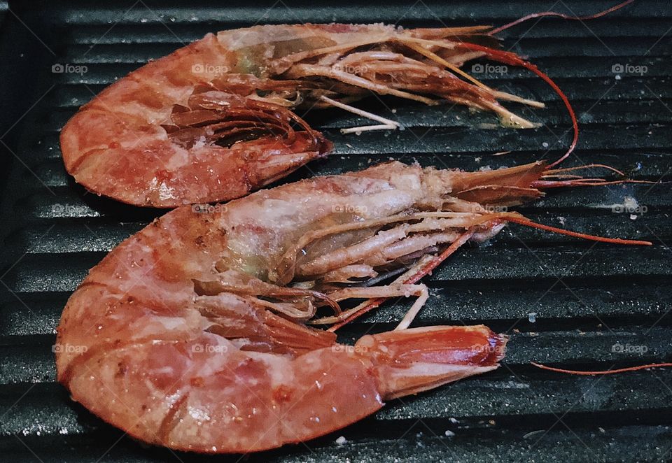 Cooking shrimp on the grill