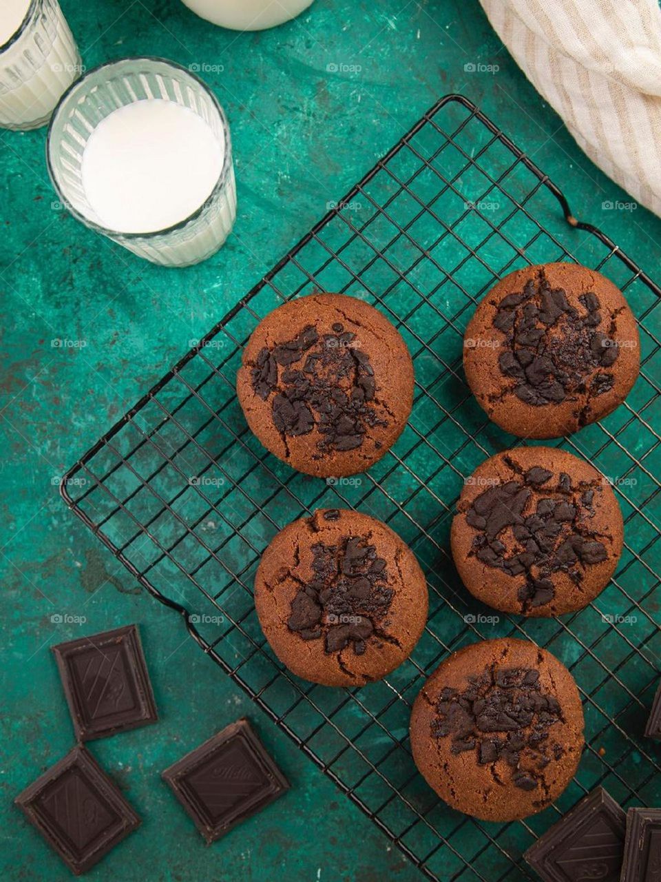 Read this recently :A balanced diet is a cookie in each hand!