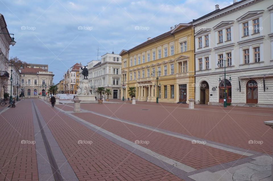 Szeged, Klauzál Square early in the morning