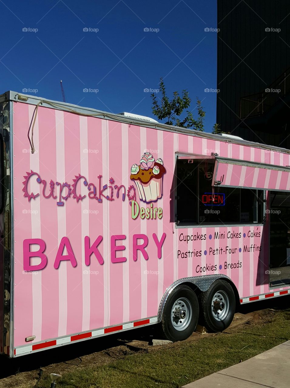 cupcake food trailer