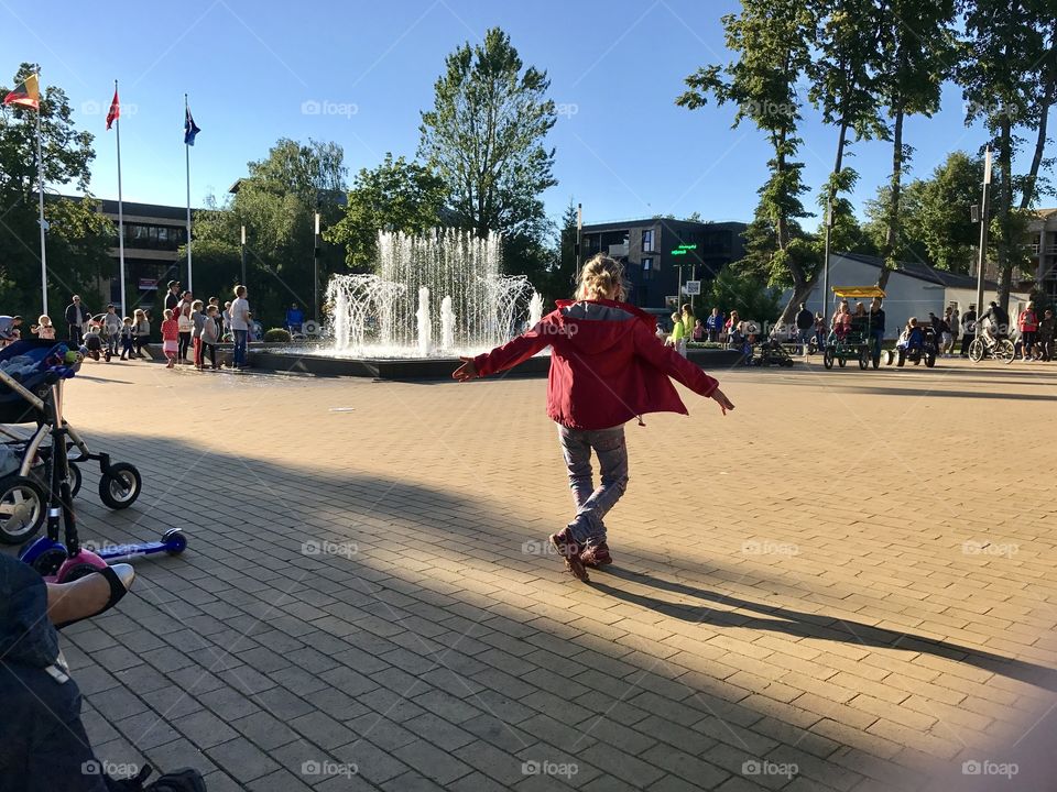 Girl dance near the musical fountain 