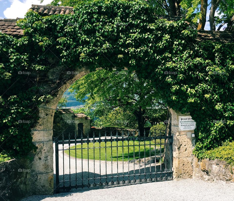 Gate to the castle 