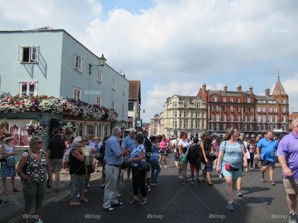 A very busy windsor with lots of people making there way to windsor castle