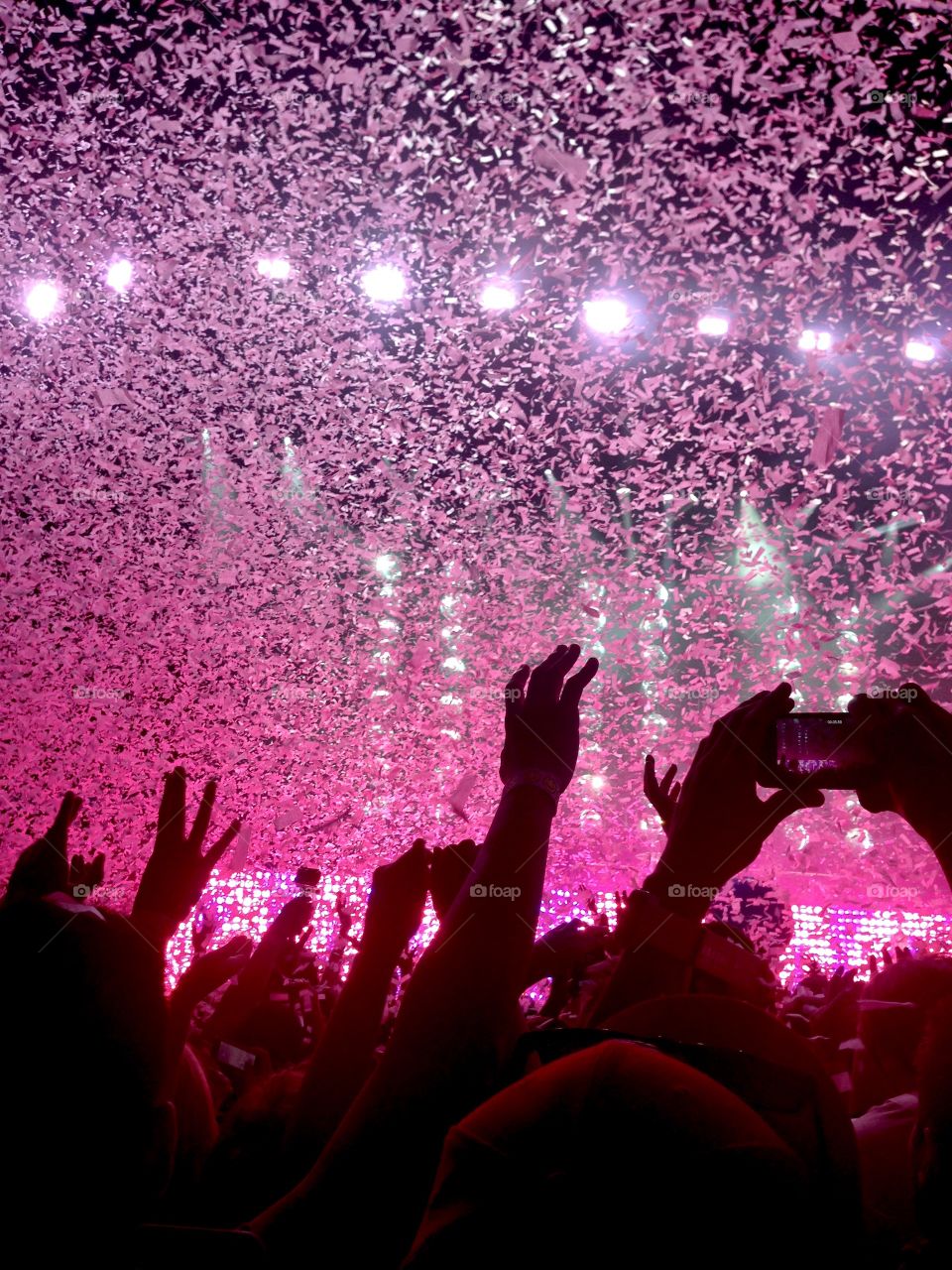 Concert lights and confetti 