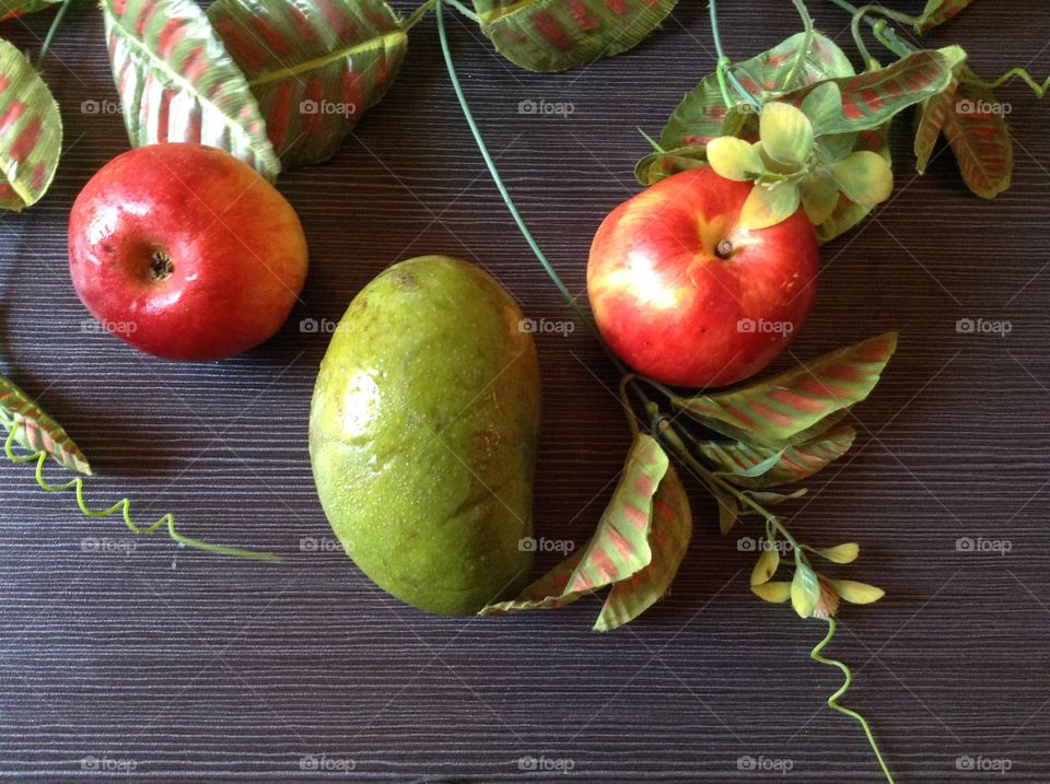 Fresh fruit, mango and apples