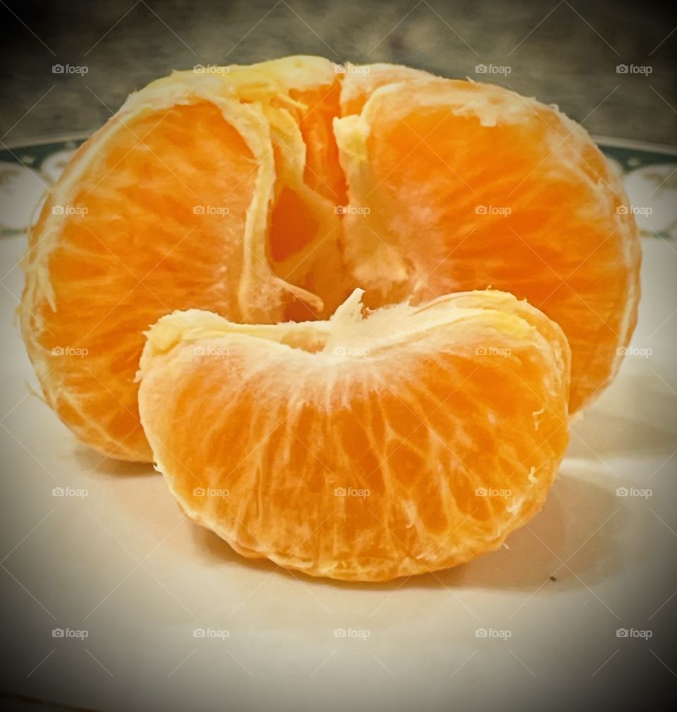 Cut the tangerine