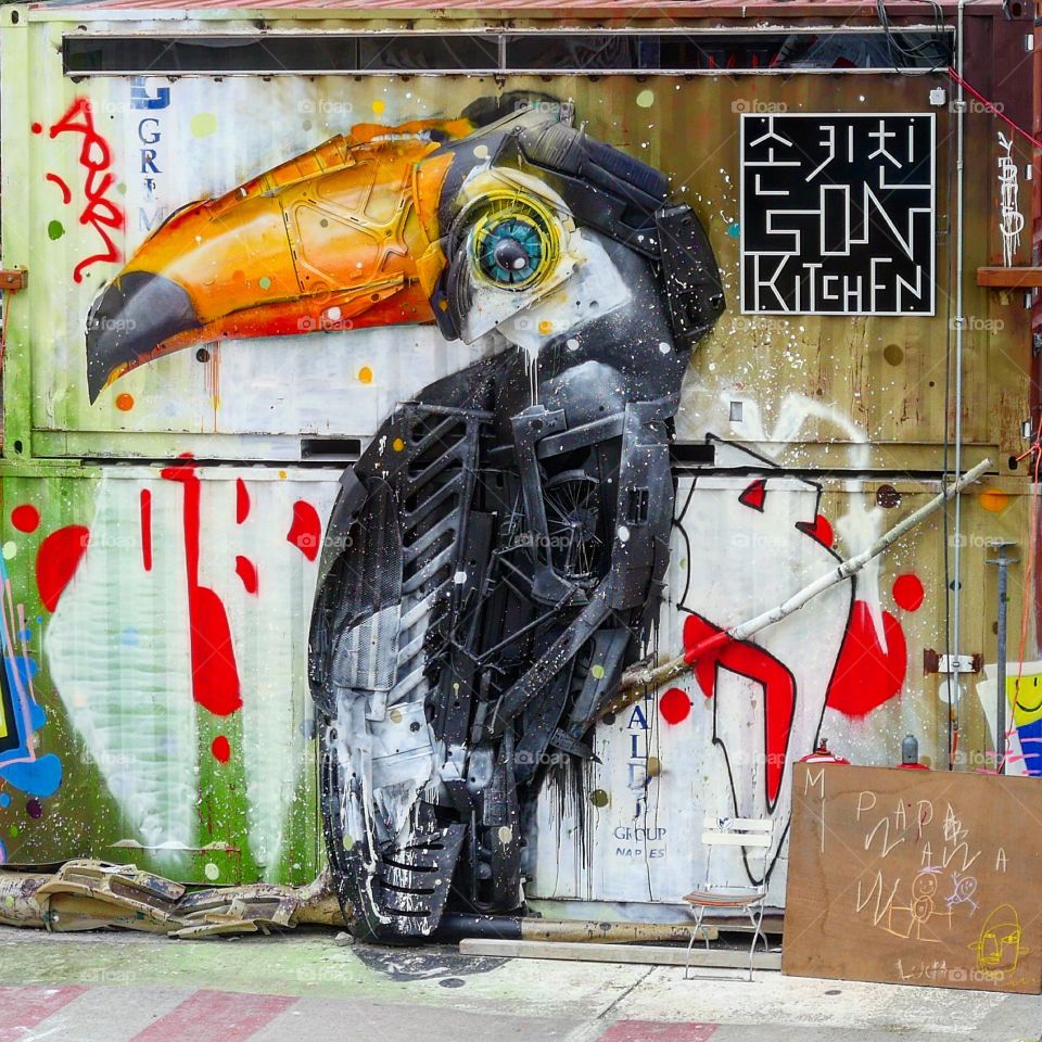 Toucan graffiti