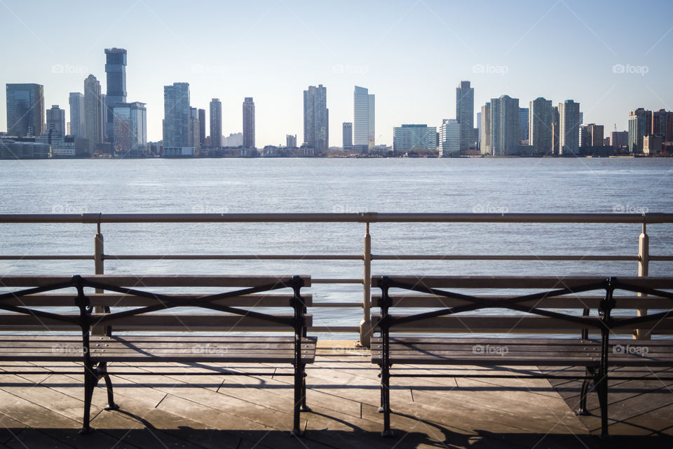 Skyline of New York from the sidewalk on the other side of the Hudson River 