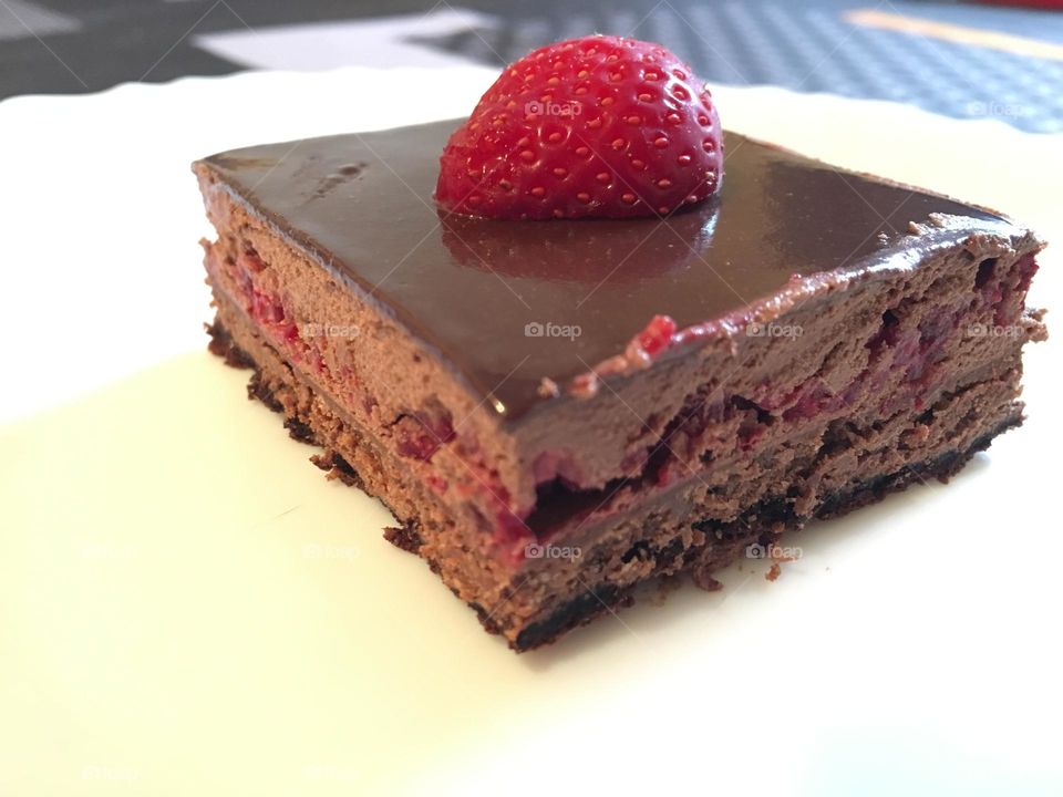 Chocolate strawberry cake