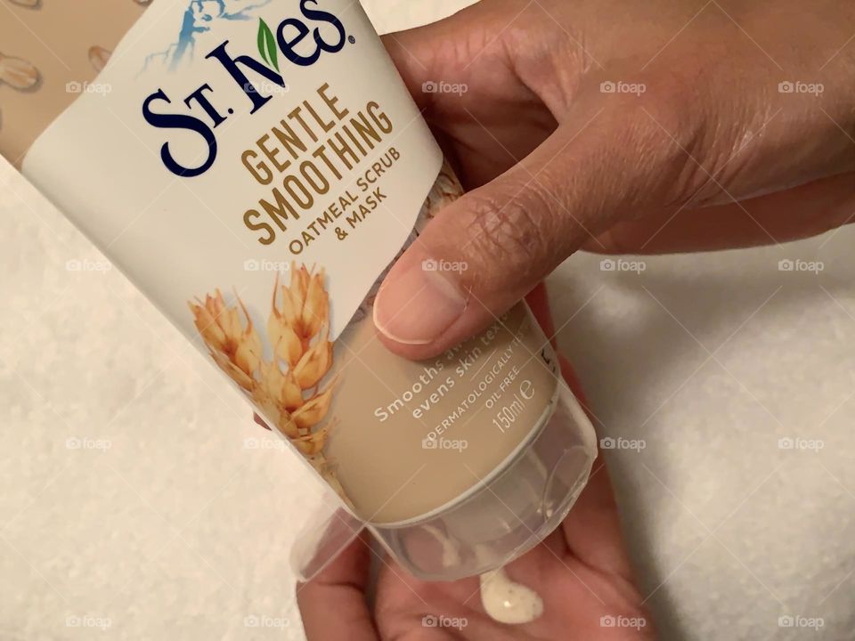 St. Ives gentle smoothing oatmeal scrub and mask