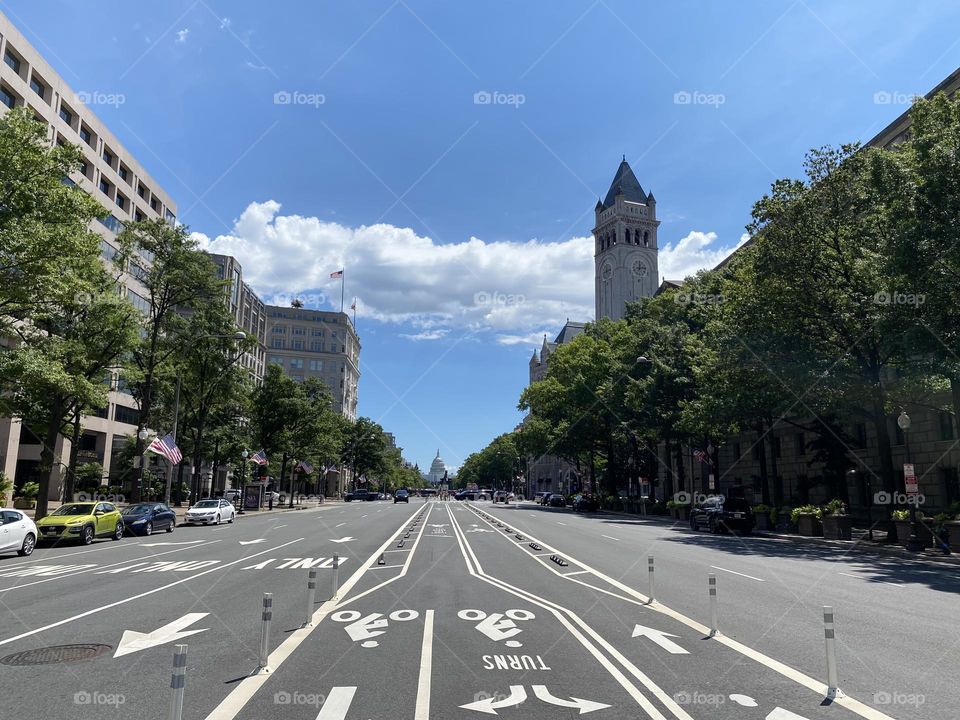 I like living in a city with wide lanes that are convenient for vehicular trafic.