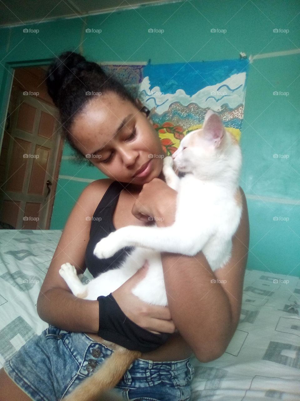 the beauty of this present perfect picture it so please to look at the cat in this picture.