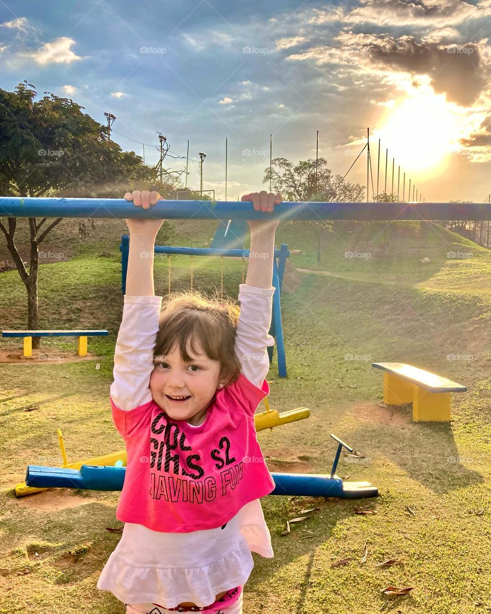 🇧🇷 Para ganhar um sorriso da Estela, basta levá-la a um parquinho! Tão simples… e tão doce!

🇺🇸 To win Estela's smile, just take her to a playground!  So simple… and so sweet!
