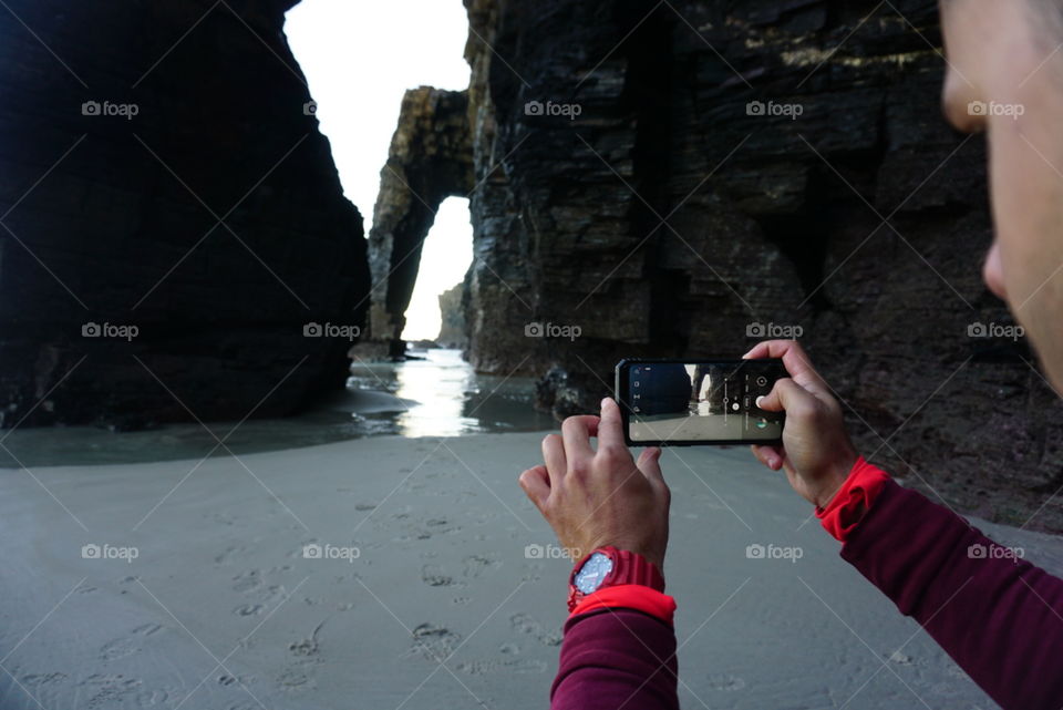 Beach#take#picture#mobile#rocks#catedhral#hands