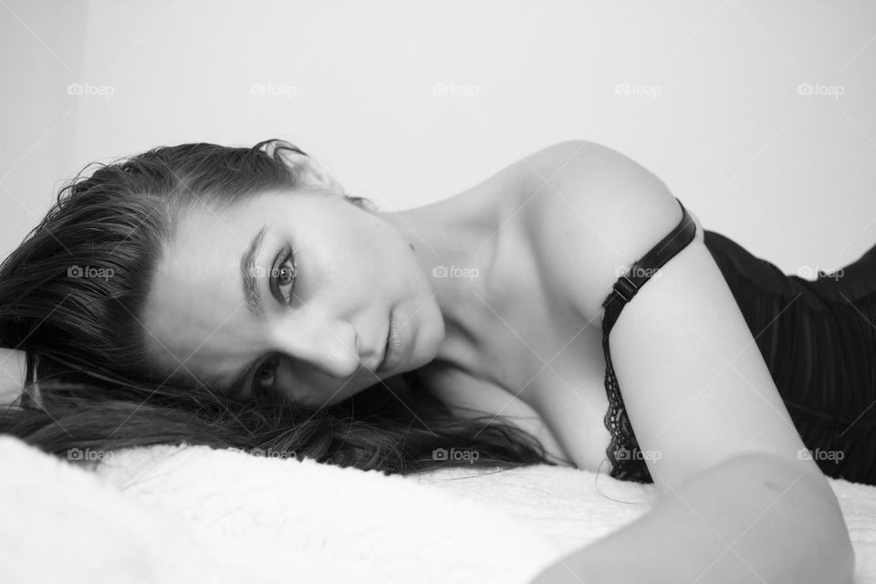 Black-and-white boudoir model