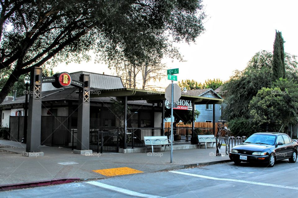 12th and R, Corner View