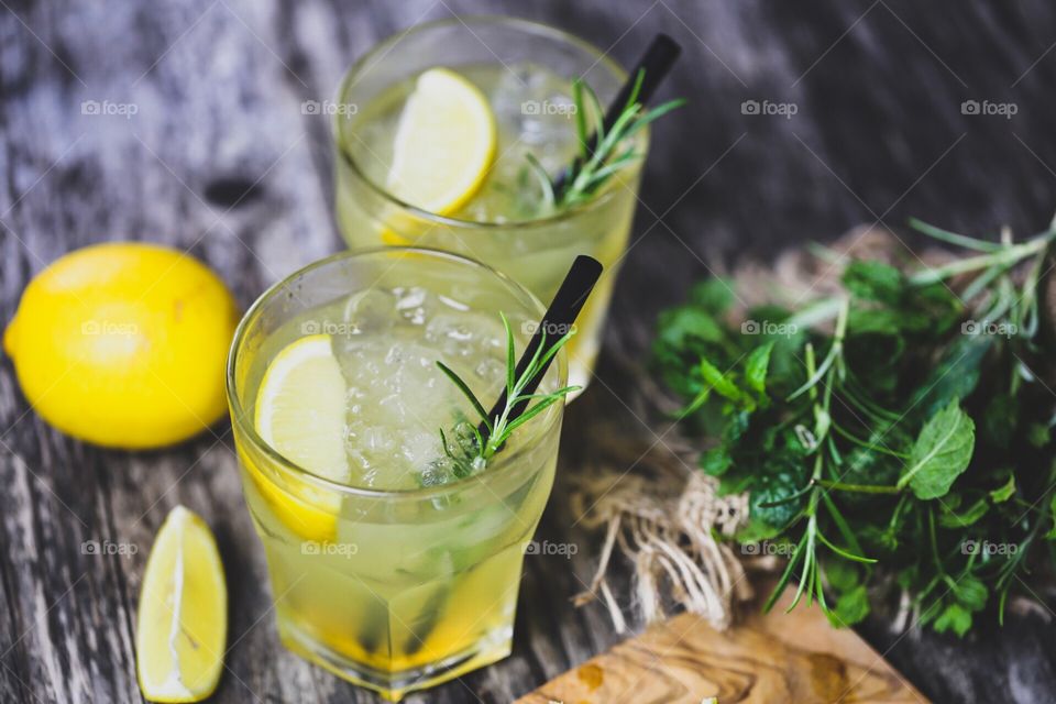 2 glasses Rosemary Gin Lemonade