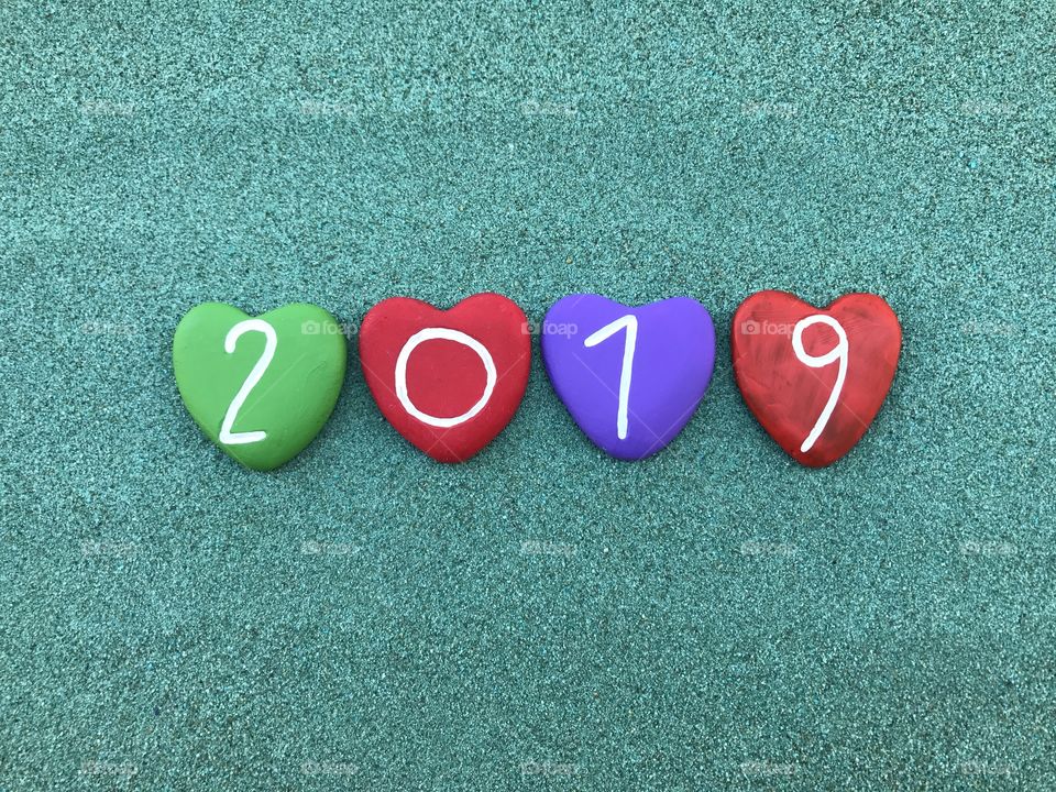 2019 on colored heart stones 