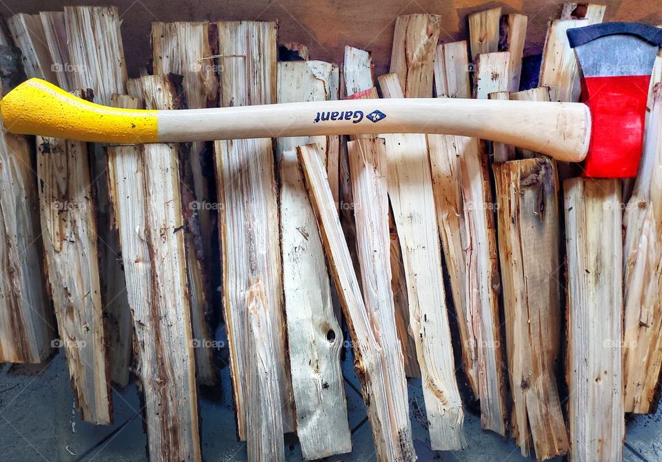 Garant axe. Splitting wood.