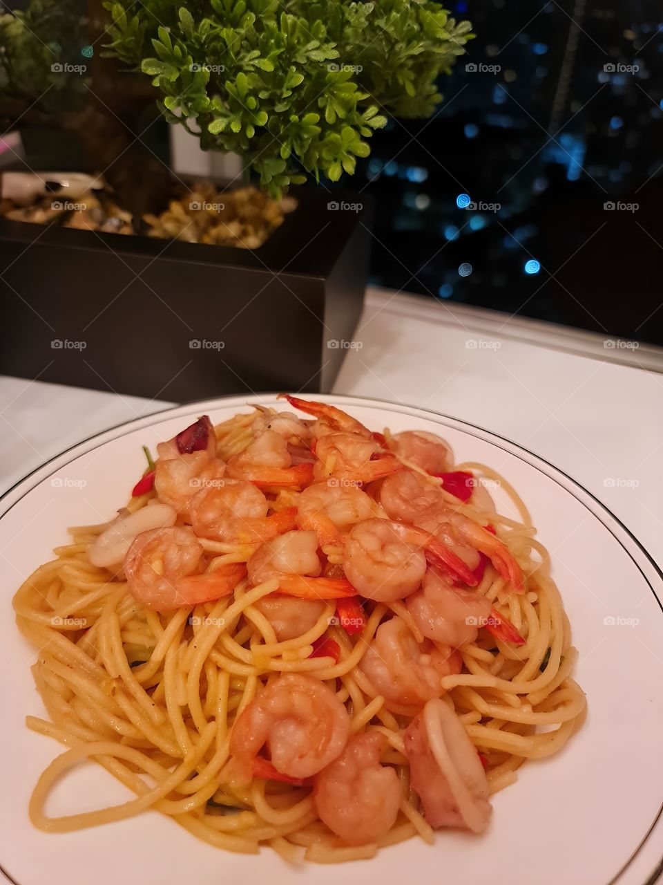 shrimp spaghetti fine dinner