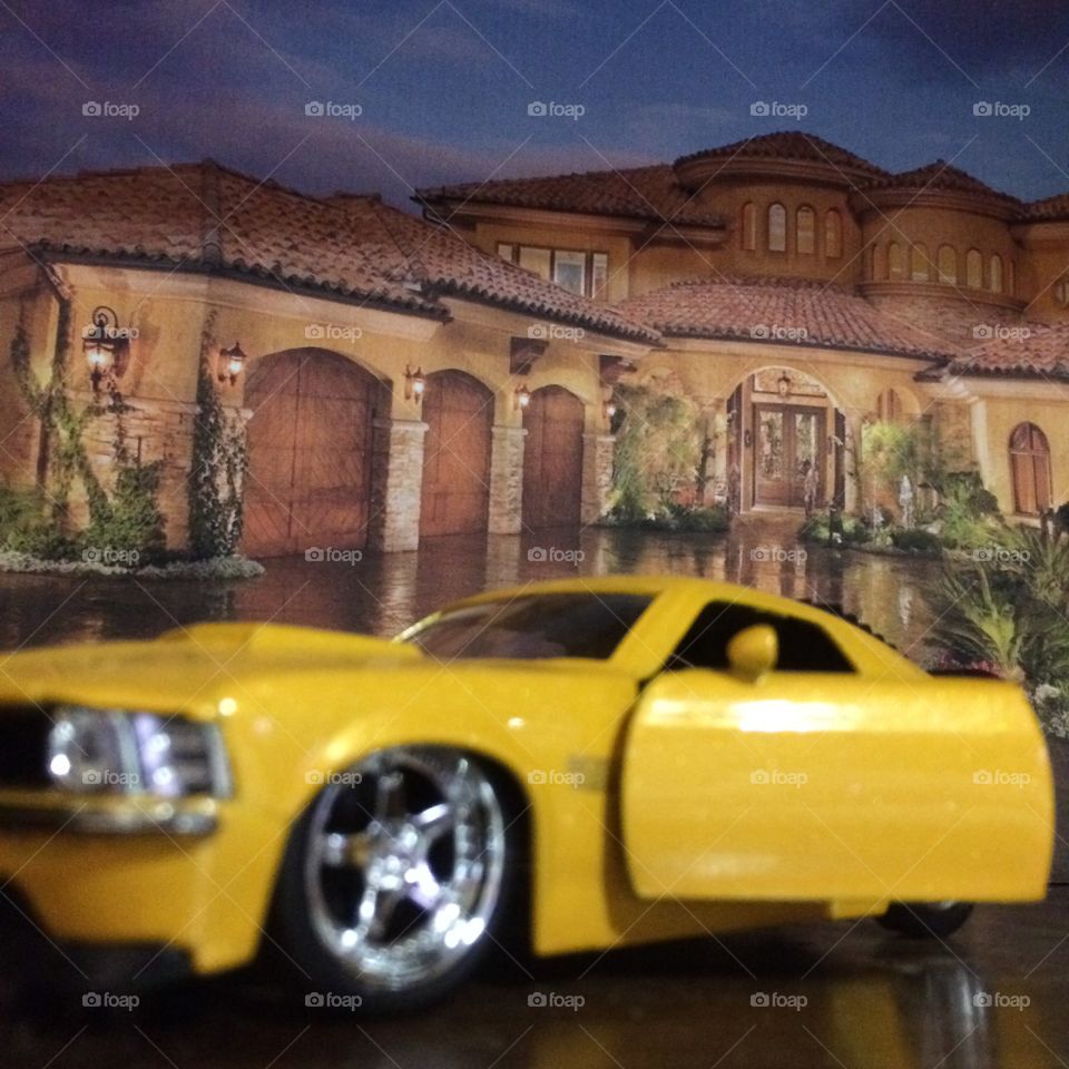 Who says I'll never own such beautiful things ha! I've never been a big fan of yellow but I'd learn to love this car for sure. 