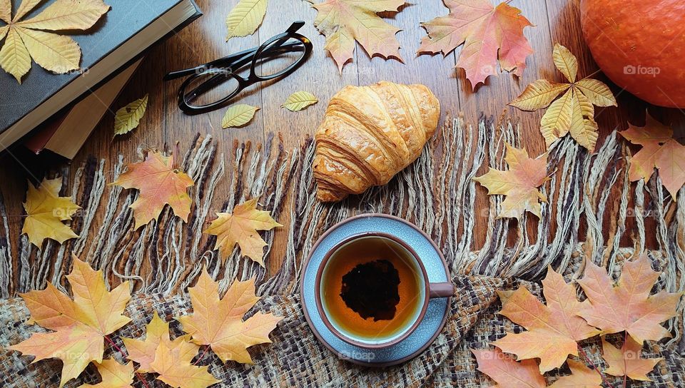Let's go to read books. Autumn time. Plaid, books, glasses, a cup of tea, croissant, pumpkin 🍁🍂