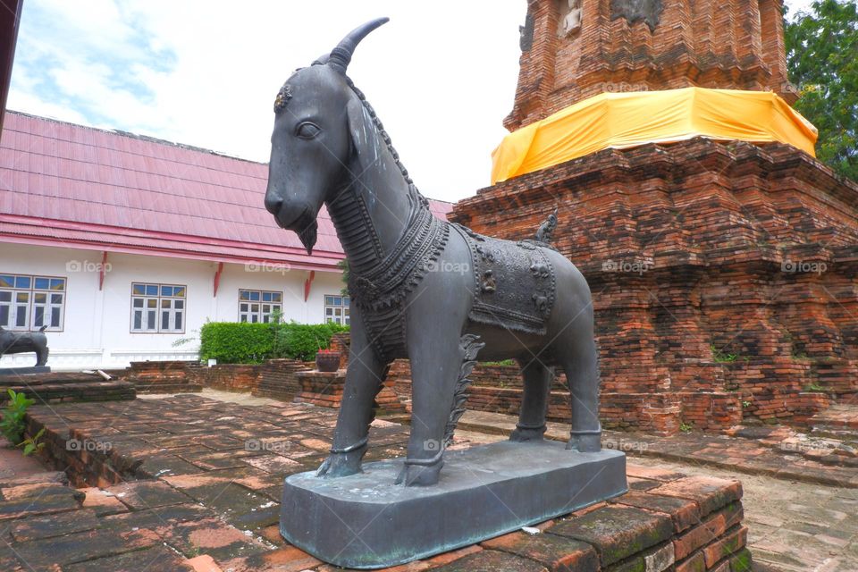 Old prang over 650 years old and old objects around the temple