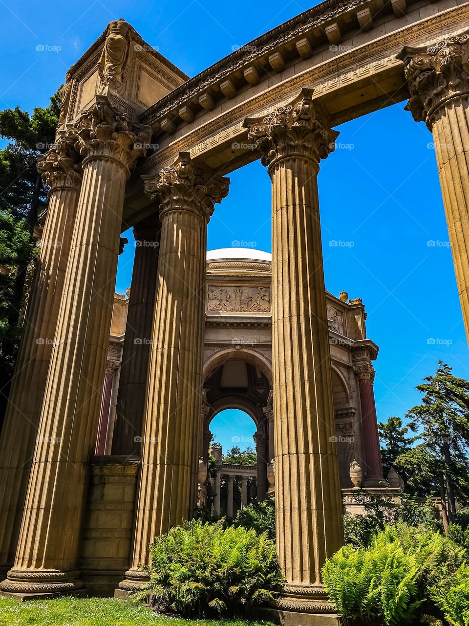 Palace of fine Arts in the San Francisco marina district, beaux-arts style architecture, a remnant of the 1915 Panama-Pacific International Exposition designed by Bernard Maybeck 