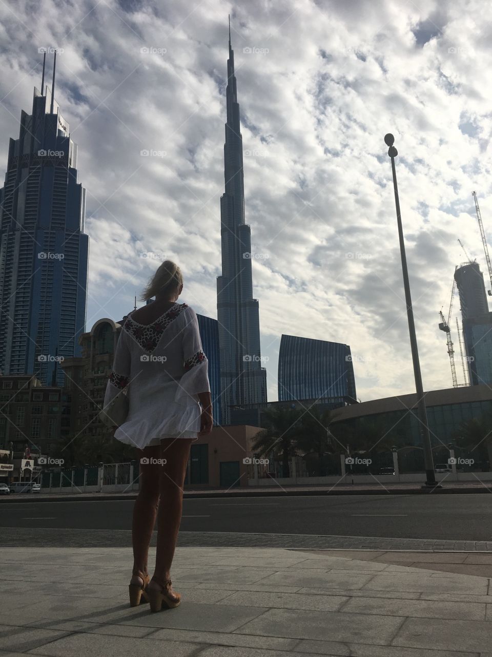 Downtown Dubai - Woman - Pose - Burj Khalifa 