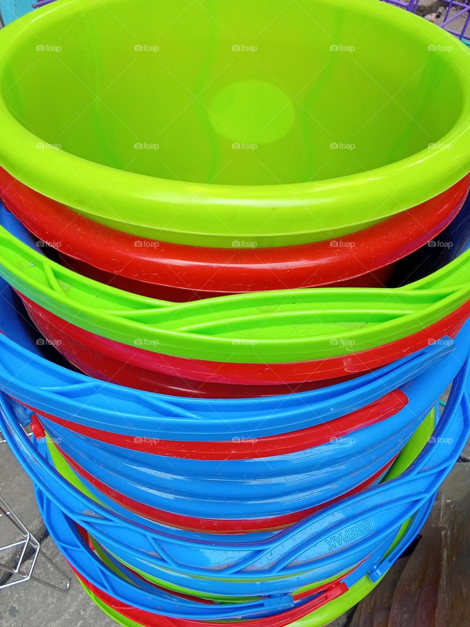 COLOURFUL PLASTIC POTS