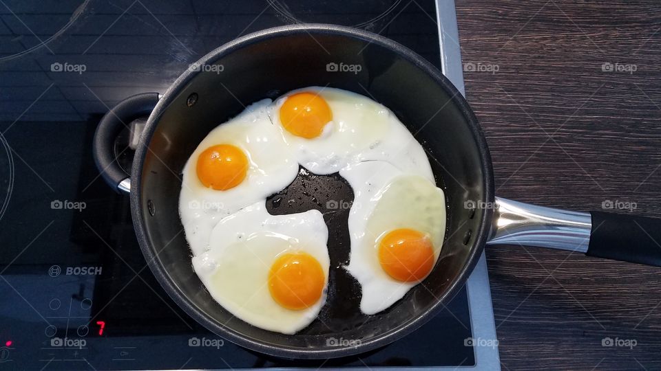 Frying eggs