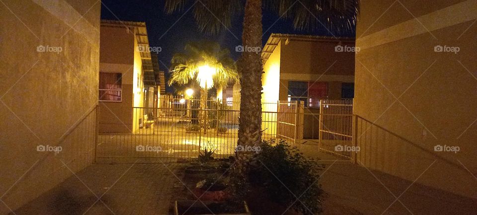 𝑐ℎ𝑖𝑙𝑙𝑖𝑛𝑔 𝑜𝑢𝑡 𝑎𝑡 𝑛𝑖𝑔ℎ𝑡