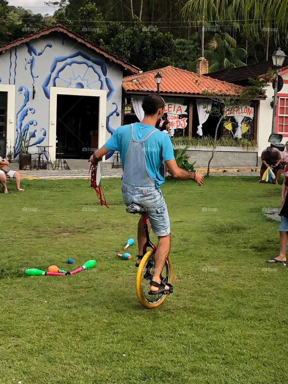 Bike de uma roda somente. 