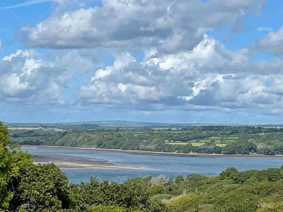 Clouds over the river 