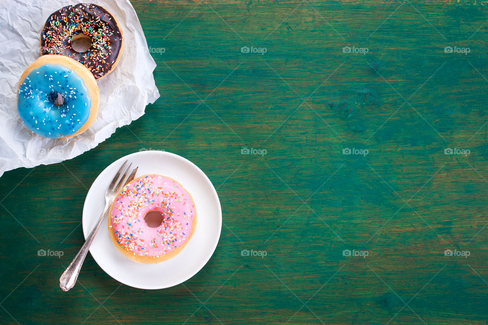 Top view of breakfaat with three different donuts