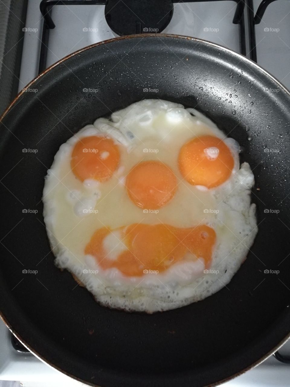 Eggs Creating Face