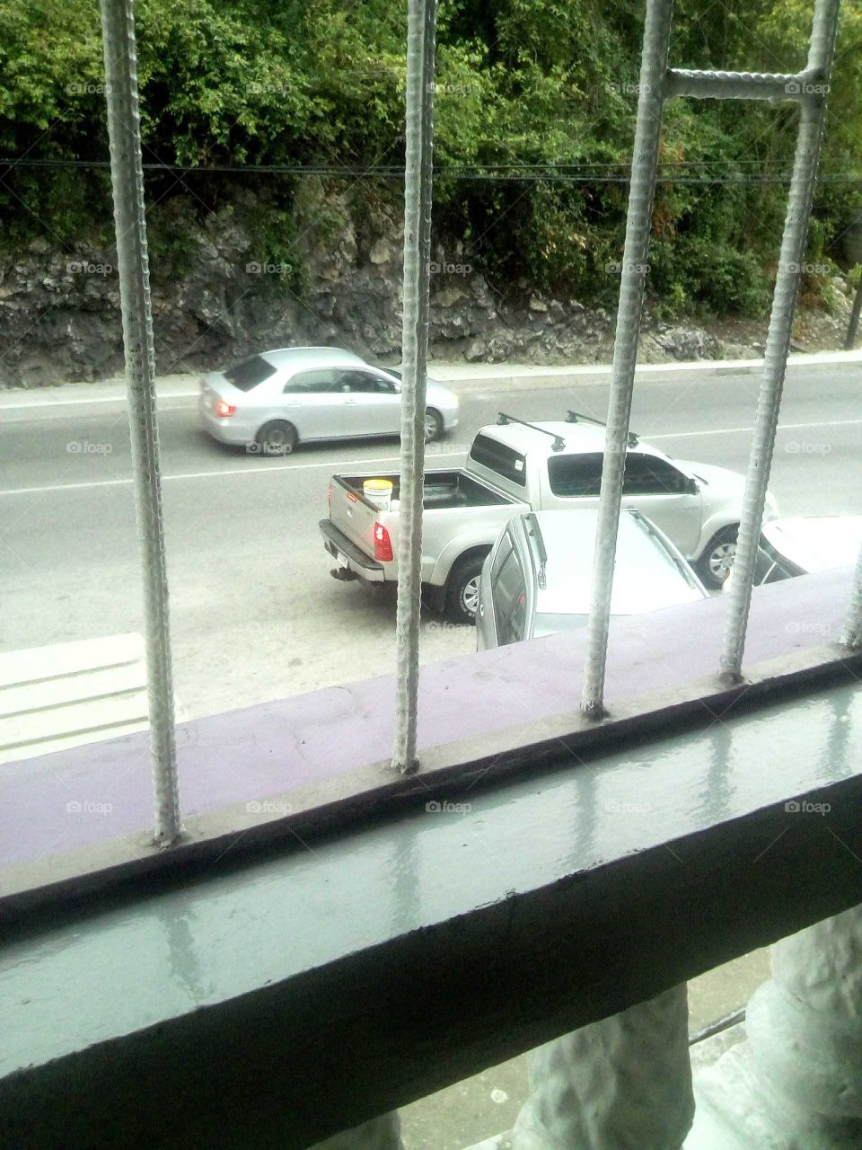 when you see the grill that doesn't mention that this person was not having fun taking the photo.