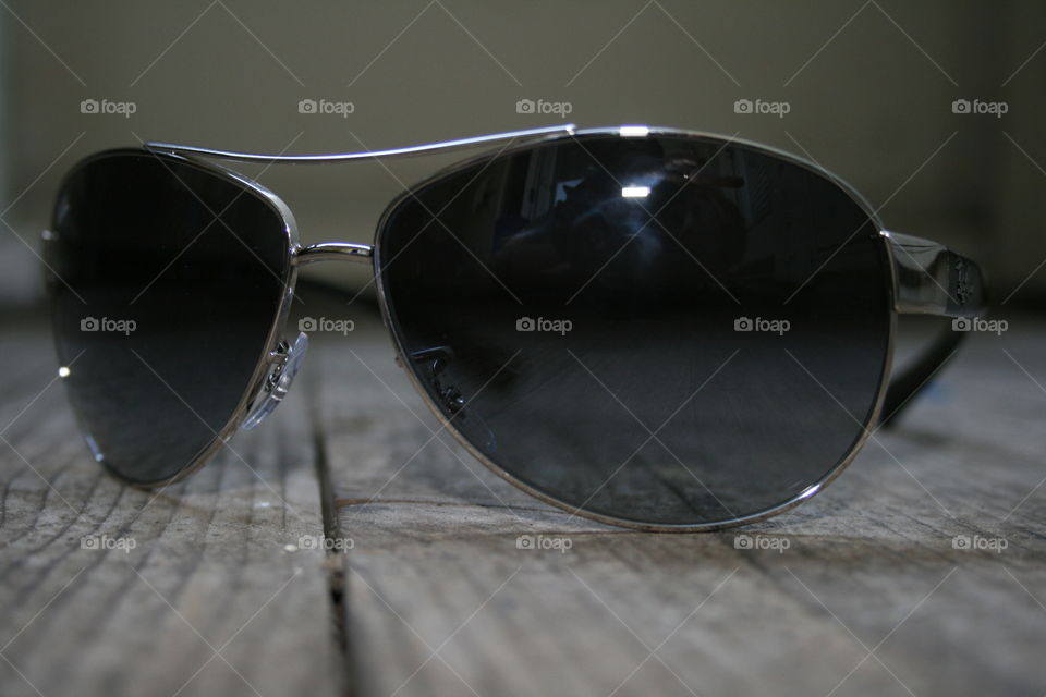 Ray bans sunglass lens reflecting light