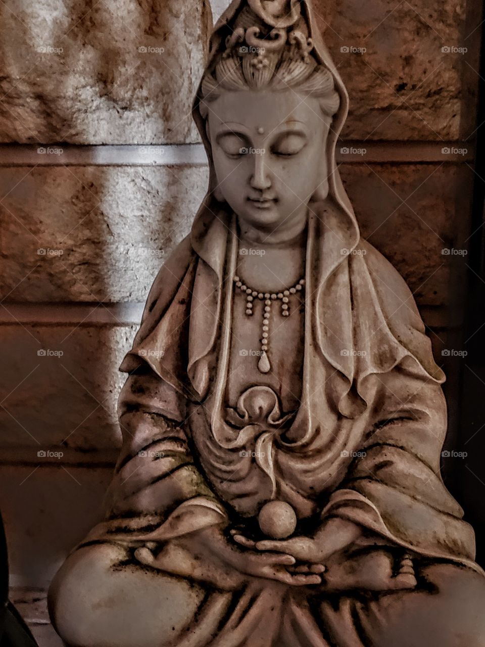 Quanyen stone statue