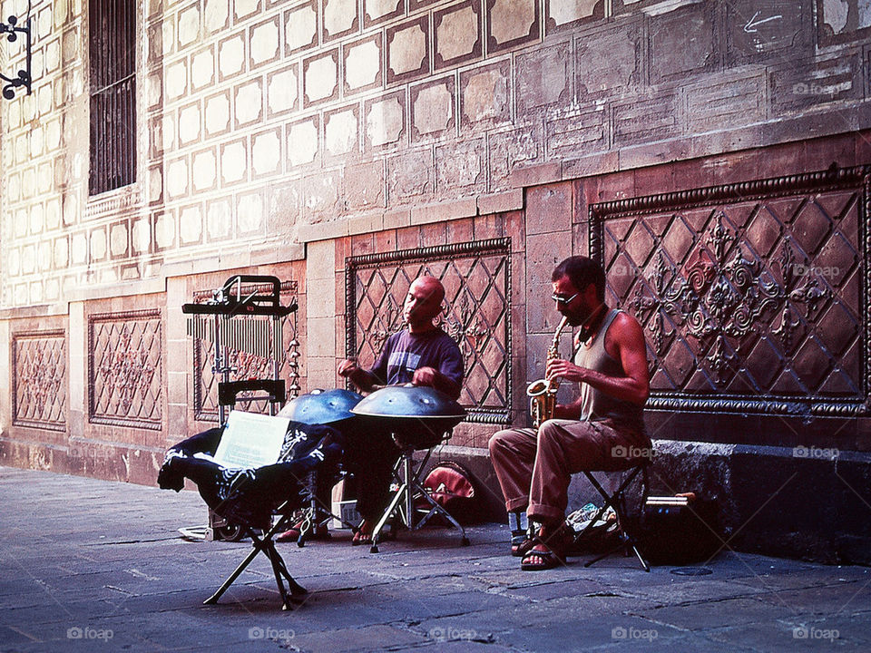 street people music barcelona by kozjar