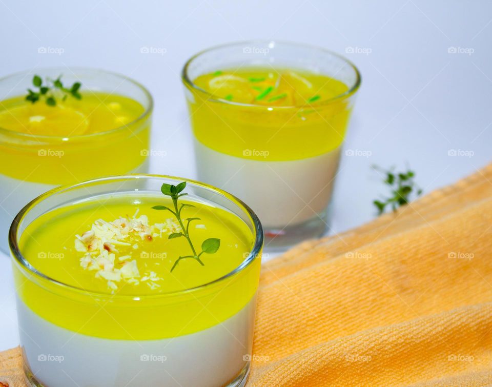 Yogurt and lemon panna cotta