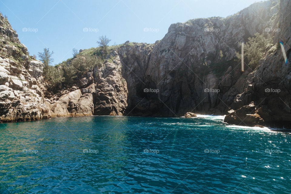 Praia com paisagem linda e fantástica no Brasil, na região do Lagos no Rio de Janeiro, em Arraial do Cabo. Uma ilha incrível de conhecer!