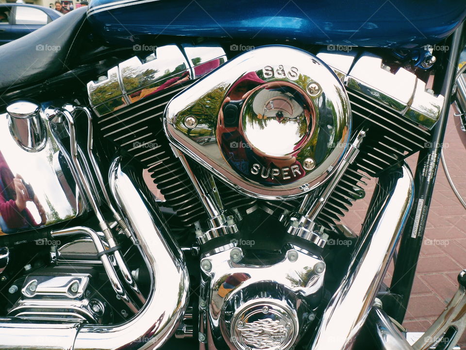 chrome motorcycle engine