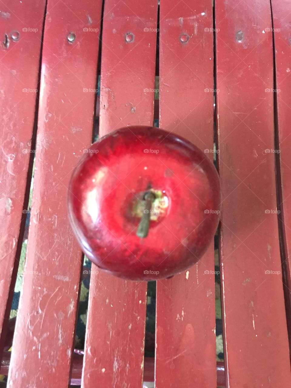 Apple on red chair 